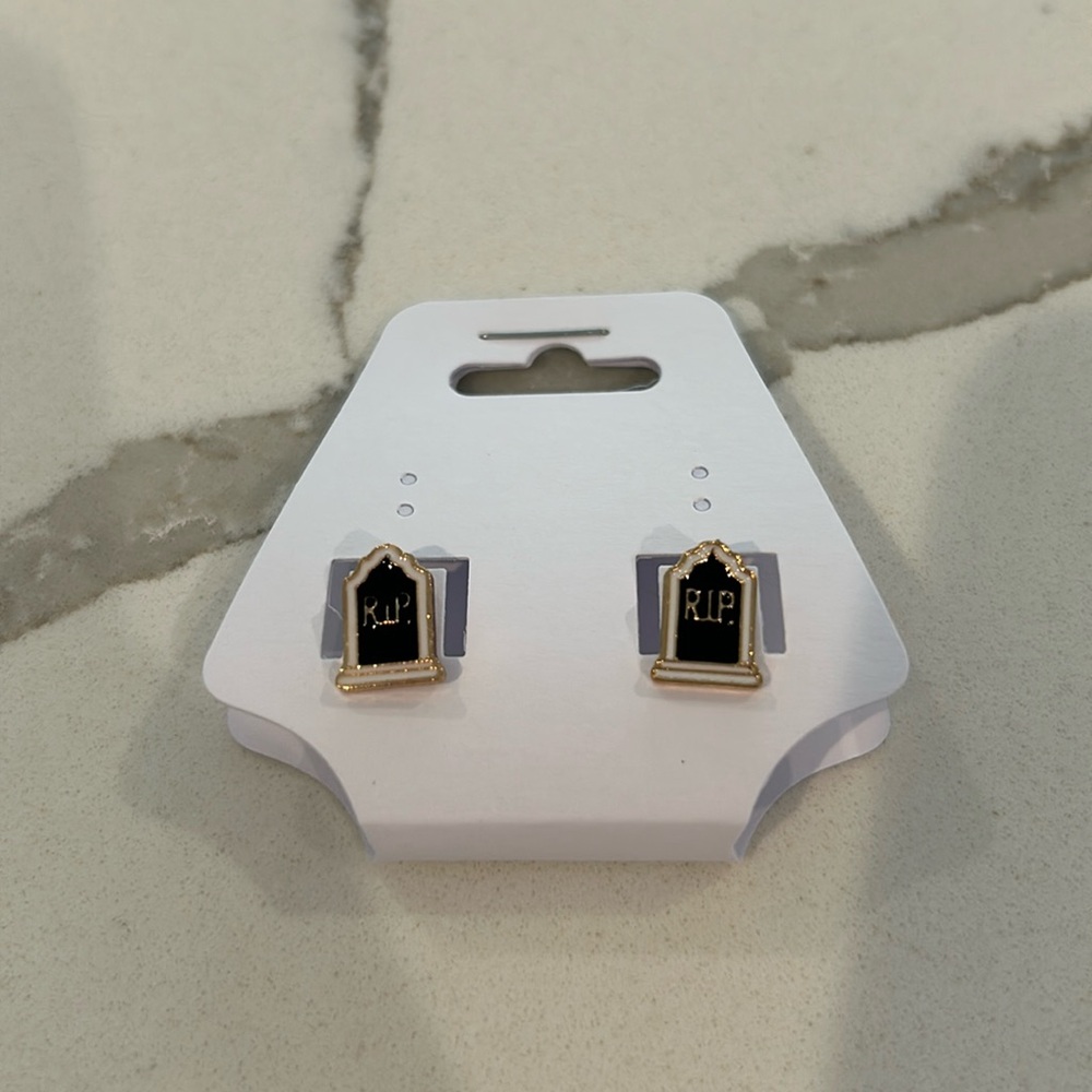 Tombstone stud earrings